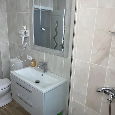 Apartament Lucian Apartment *