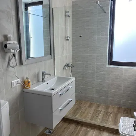 Apartment Apartament Lucian Ramnicu Valcea